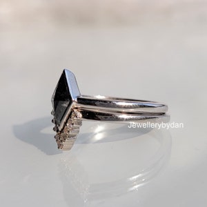 alternative-engagement-ring-set-with-chevron-wedding-band