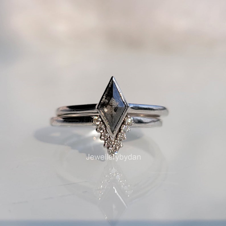 dainty-salt-and-pepper-diamond-ring-for-her-14k-gold