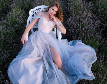 Robe de mariée en tulle bleu clair et beige. Longue robe de bal de promo personnalisée. Robe corset à lacets pour demoiselle d'honneur.