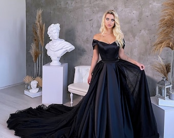 Black satin lace-up corset wedding dress. 2 in 1 transformer dress with long tulle train. Photo shoot gothic evening dress with high slit.