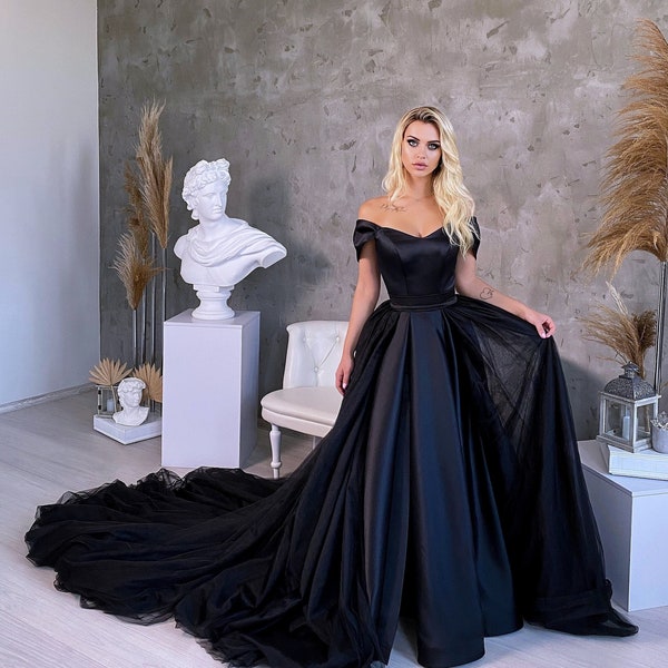 Black satin lace-up corset wedding dress. 2 in 1 transformer dress with long tulle train. Photo shoot gothic evening dress with high slit.