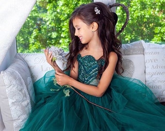 Emerald green flower girl dress. Fairy toddler Tiana princess dress. Tulle and lace pageant birthday party kids dress.