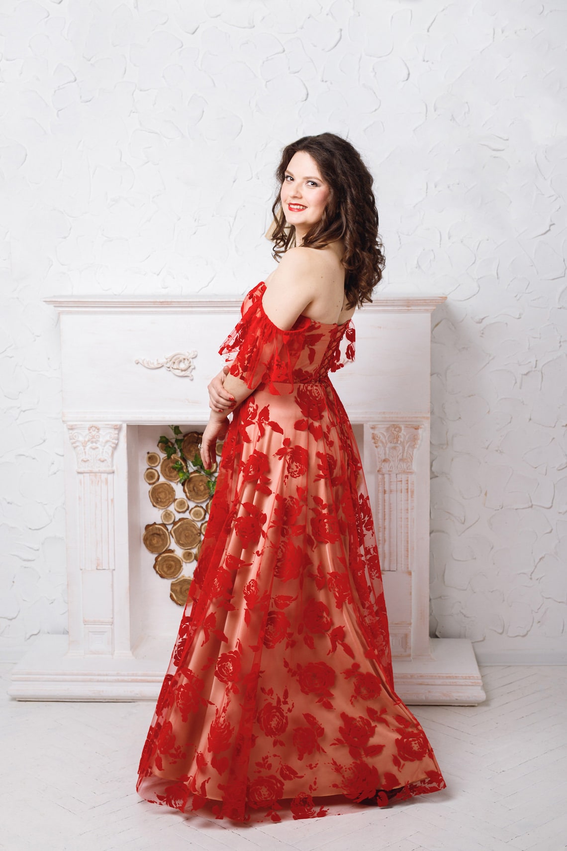 Red roses tulle formal prom dress with lace-up corset. Floral image 6