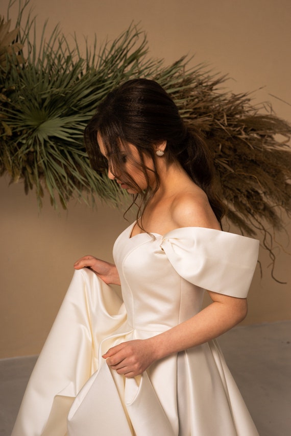Ivory Satin Lace-up Corset Wedding Dress. Simple off Shoulder