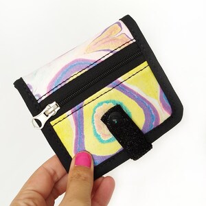 Cartera artesanal Universo 1, porta tarjetas pintado a mano