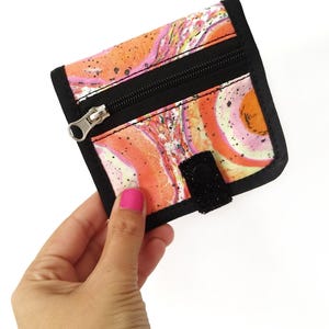 Cartera artesanal Universo 4, porta tarjetas pintado a mano