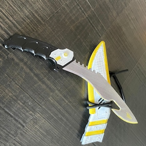 Apex Legends - &quot;Cold Steel&quot; - Bangalore&#39;s Heirloom