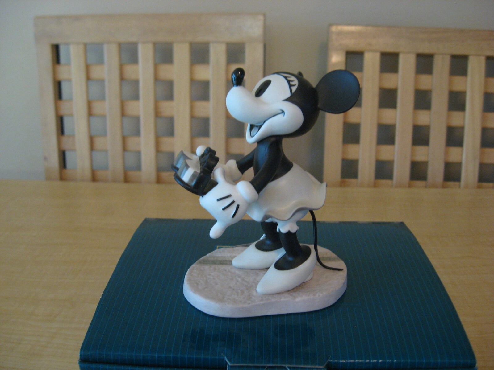 disney minnie mouse collectible mini figures