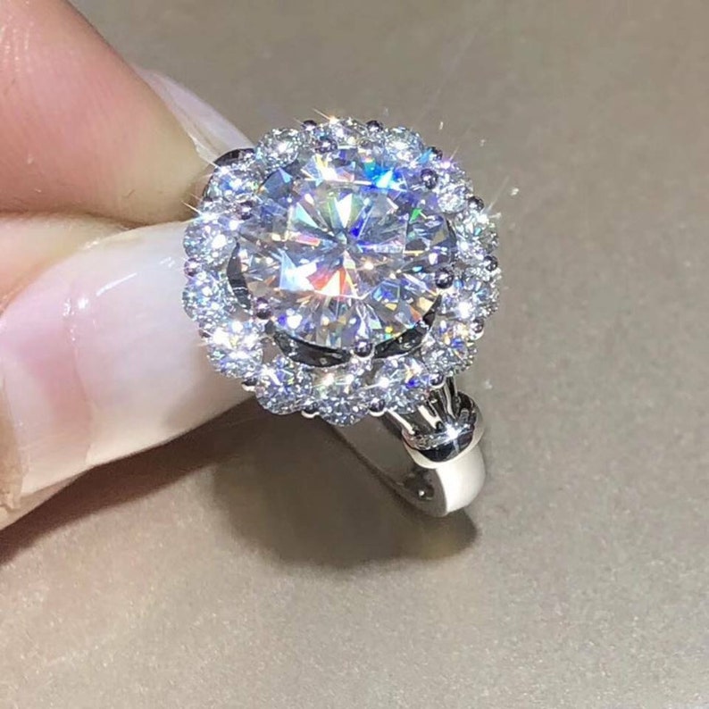 1.85Ctw Round Cut White Diamond 14K White Gold Finish 925 Sterling Silver Halo Women/'s Wedding Ring