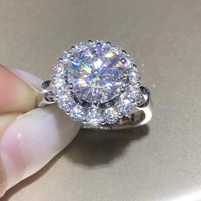 1.85Ctw Round Cut White Diamond 14K White Gold Finish 925 Sterling Silver Halo Women/'s Wedding Ring