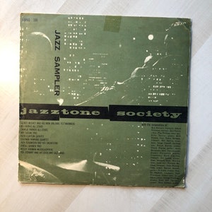 In Excellent Condition &quot;Jazztone Society—Jazz Sampler&quot; 10 Inch 33 1/2 RPM Vintage 1955 Vinyl Record