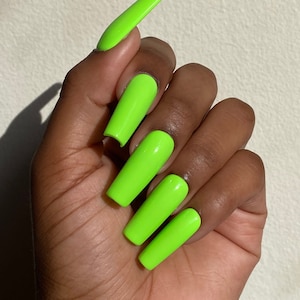 Glow in the dark green nails on sale