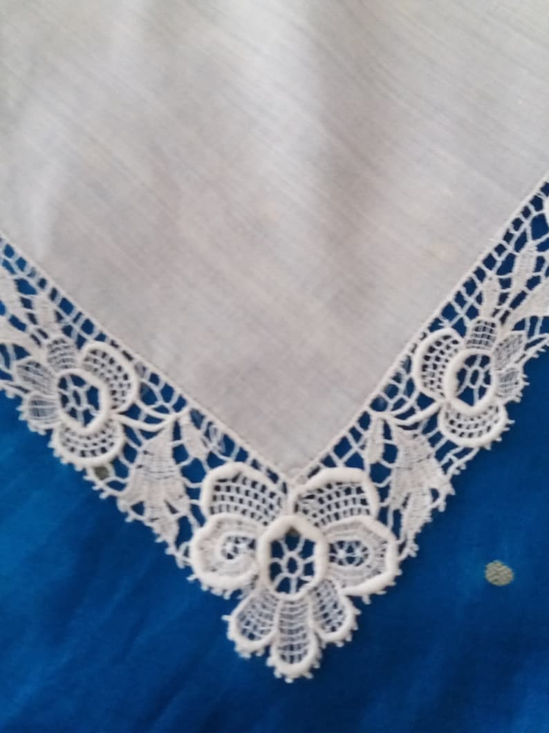Fine lawn with all round Guipure Lace Border Very Good Condition Mother of The Bride Gift Bridal Gift Antique Lace Hankie