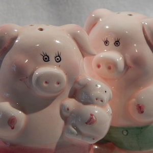 Three little piggies salt and pepper shakers