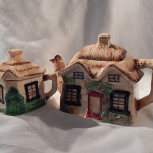 Cottage tea pot with sugar shack