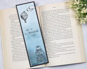 Handgemachtes Lesezeichen im Watercolor-Look mit Handlettering "And so the Adventure begins"