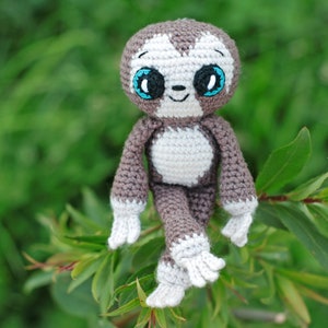 Sloth crochet pattern - mini crochet animals for beginners - step by step instructions with pictures how to crochet a sloth
