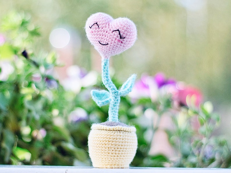 Crochet flower pattern tutorial on how to crochet a flower pot easy red heart crochet patterns easy crochet gifts image 4