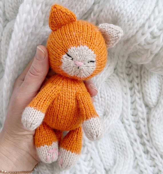 Sleeping Kitten Knitting Pattern