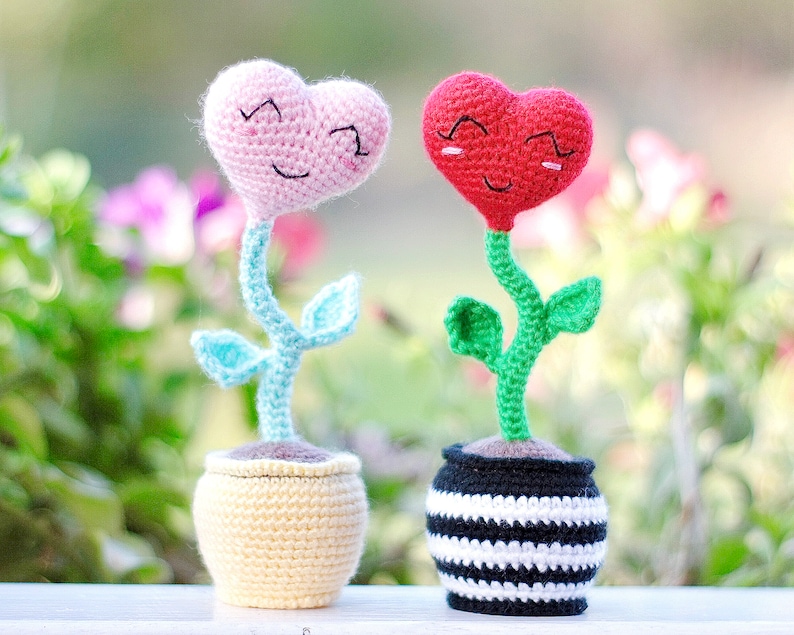 Crochet flower pattern tutorial on how to crochet a flower pot easy red heart crochet patterns easy crochet gifts image 1