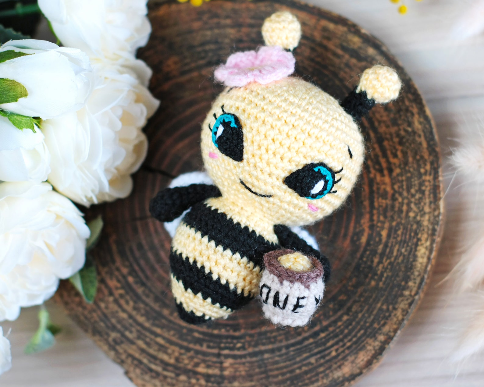 Mini Crochet Bee Pattern - Cute Amigurumi Bee - Small Amigurumi Crochet ...