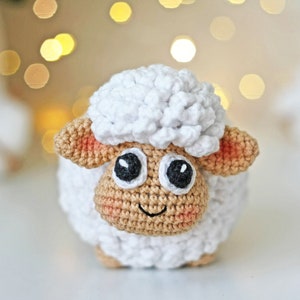 Cute crochet sheep pattern - mini amigurumi animals for beginners - easy crochet lamb pattern