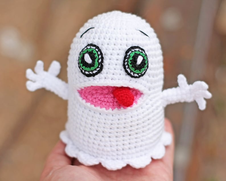 Crochet ghost pattern boo amigurumi crochet halloween decorations image 2