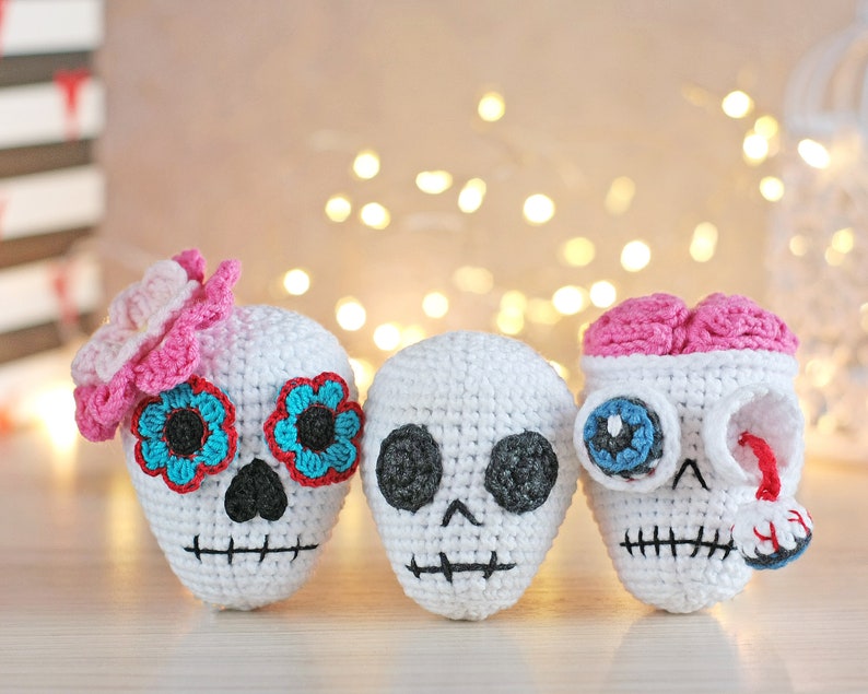 Skull crochet pattern sugar skull pattern easy halloween amigurumi pattern small diy halloween decor image 1