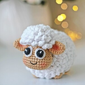 Cute crochet sheep pattern - mini amigurumi animals for beginners - easy crochet lamb pattern immagine 3