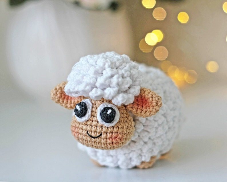Cute crochet sheep pattern - mini amigurumi animals for beginners - easy crochet lamb pattern immagine 3