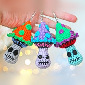 Skull mushroom crochet keychain pattern - easy halloween spooky keychain one piece amigurumi crochet pattern
