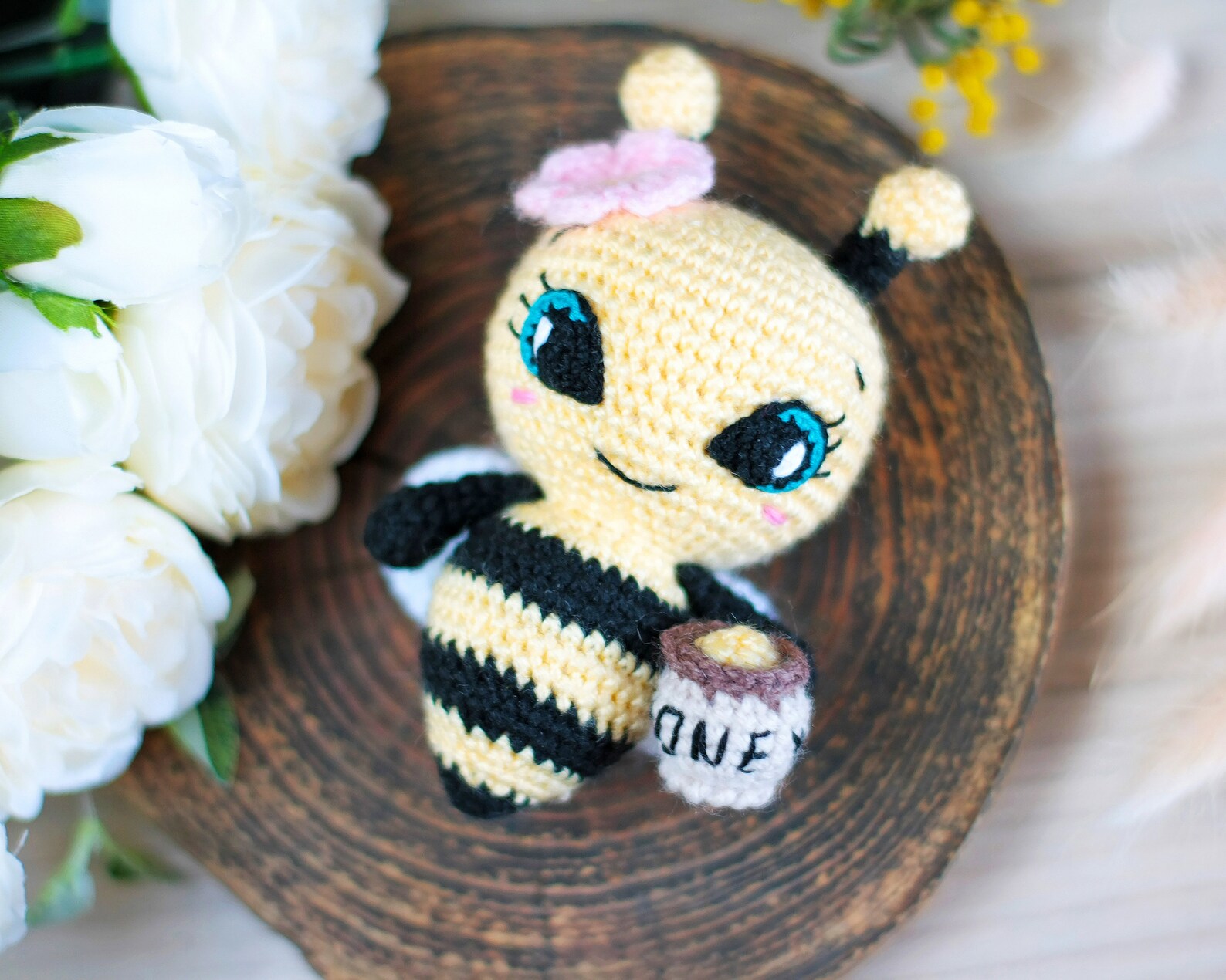 Mini Crochet Bee Pattern - Cute Amigurumi Bee - Small Amigurumi Crochet ...