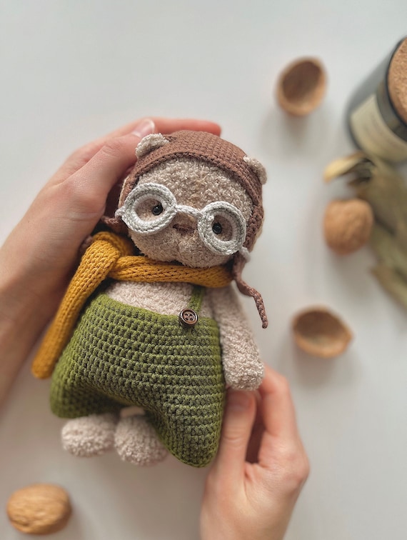 Crochet pilot outfit for toy PATTERN, amigurumi crochet bear pilot clothes, crochet jumpsuit,pilot helmet,knitted scarf,tutorial ENGLISH pdf