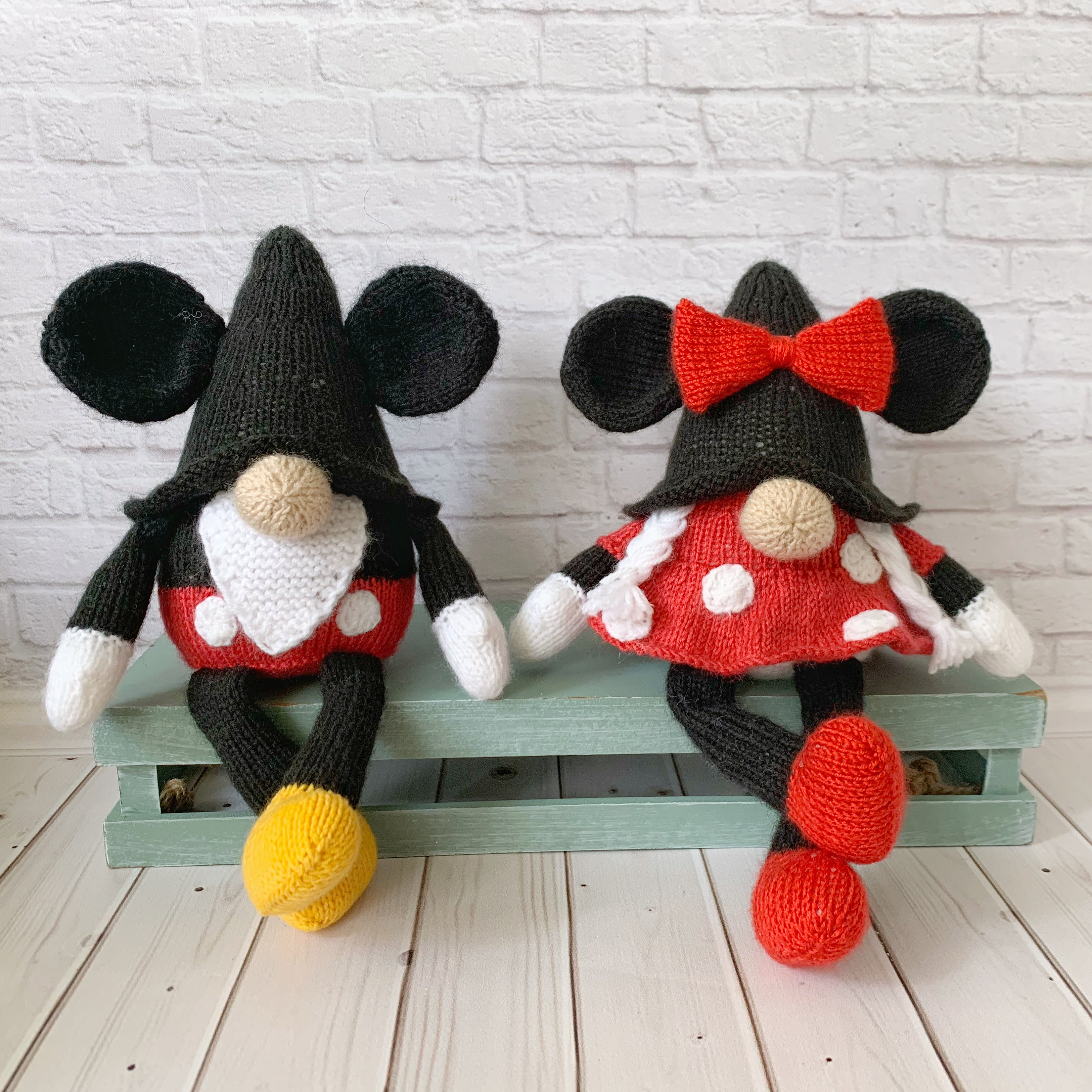 Mickey and Minnie Mouse Gnome's Knitting Pattern, Knit