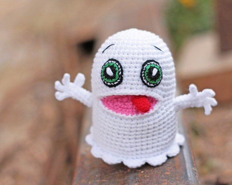 Crochet ghost pattern boo amigurumi crochet halloween decorations image 5