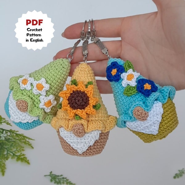 Modèle de porte-clés au crochet, Modèle de gnome au crochet, Mini gnome avec des fleurs, Modèle de crochet mignon