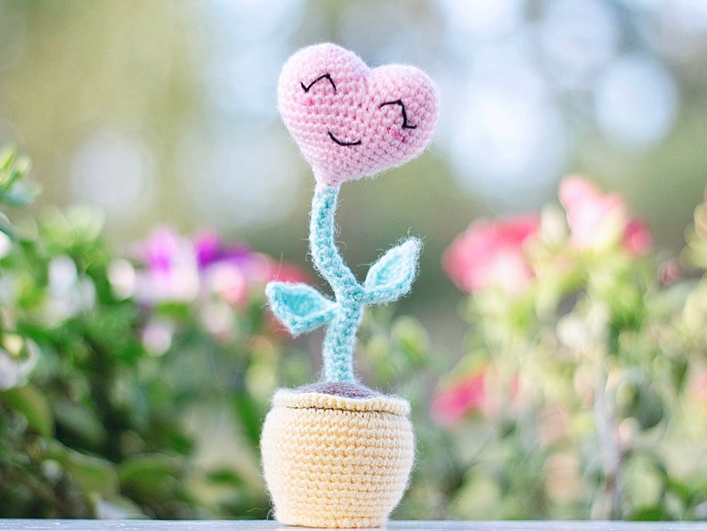 Crochet flower pattern tutorial on how to crochet a flower pot easy red heart crochet patterns easy crochet gifts image 2