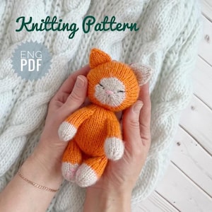 Peut inclure: Patron de tricot pour un adorable jouet de chat orange et blanc. Le patron est disponible en anglais et au format PDF.