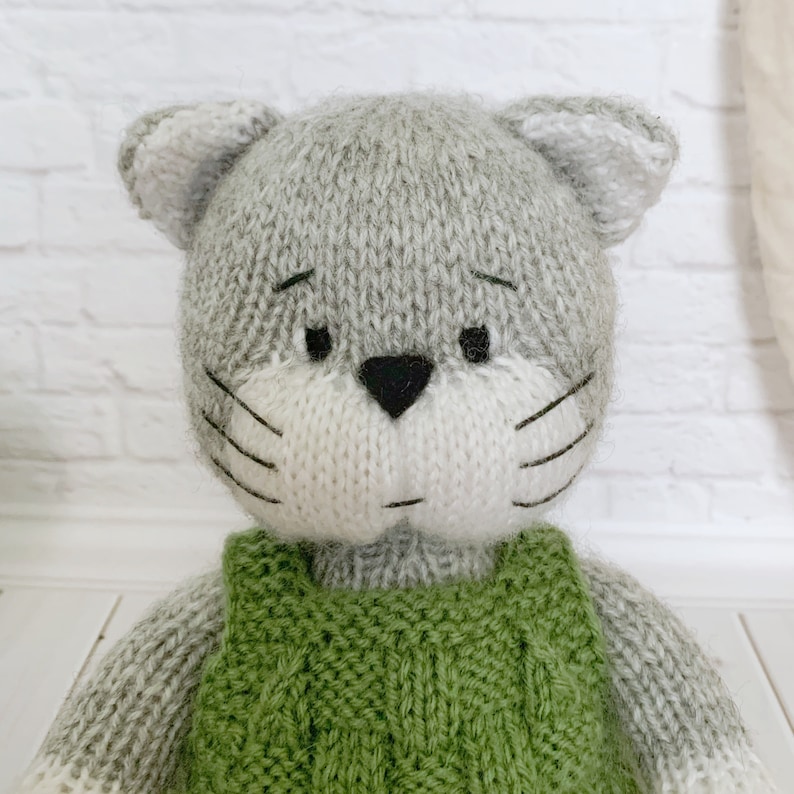 Strickanleitung Katze, DIY Stofftier, Katze im Overall, Geschenk für Kinder, Neujahrsgeschenk, Stofftier Anleitung PDF Bild 5