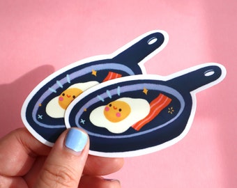 Adesivo in vinile con padella per friggere a forma di uovo kawaii - Arte kawaii - Cancelleria carina - Adesivo per cibo kawaii - Adesivo per cibo carino - Adesivo per uova - Adesivo carino impermeabile
