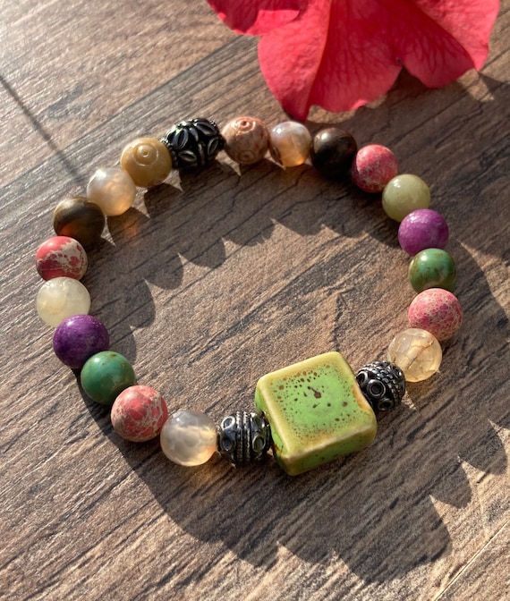 Green Stone Bracelet. Women’s jewelry. Men’s jewelry. Funky jewelry. Green jewelry.