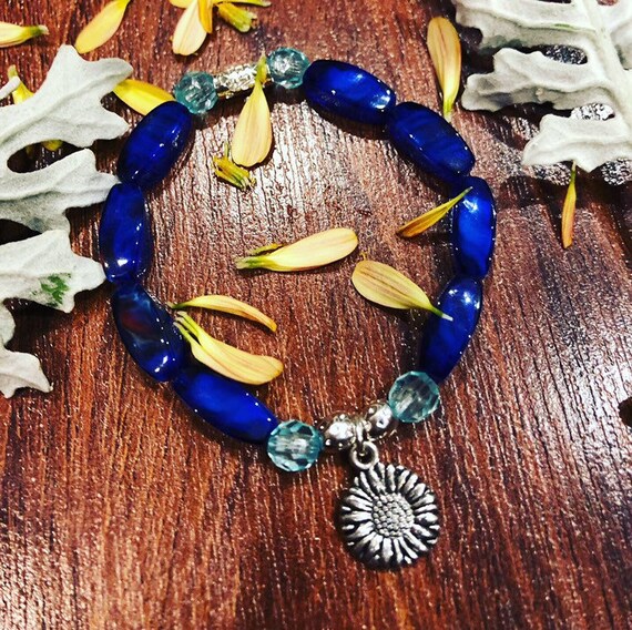 Blue Beaded Bracelet w/Cute Flower Charm. Womens Bracelet/Gift for her