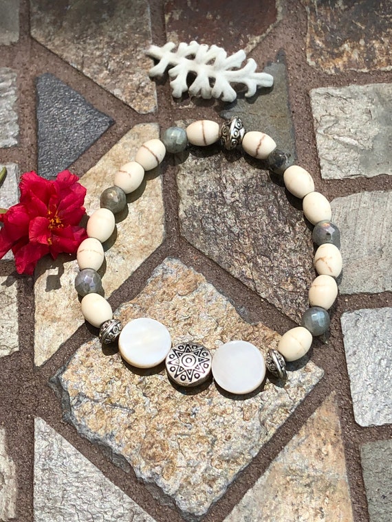 White & Gray Bracelet. Boho Jewelry. Beachy Jewelry. Summer jewelry. Gift