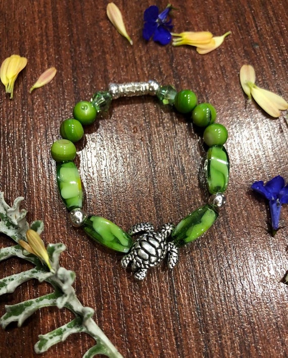 Green Beaded Bracelet w/ Silver Turtle. Womens Bracelet. Gift for her