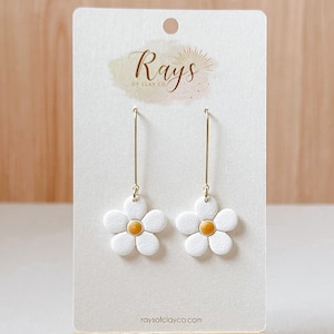 White Daisy Earrings, Polymer Clay Earrings, Boho Bride Earrings, Lightweight Floral Earrings, Statement Earrings Hypoallergenic