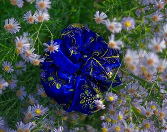 BLACKFISH The Label Scrunchie Datura (Blue) - Stevie Nicks style bohemian / hippie velvet embroidered hair tie