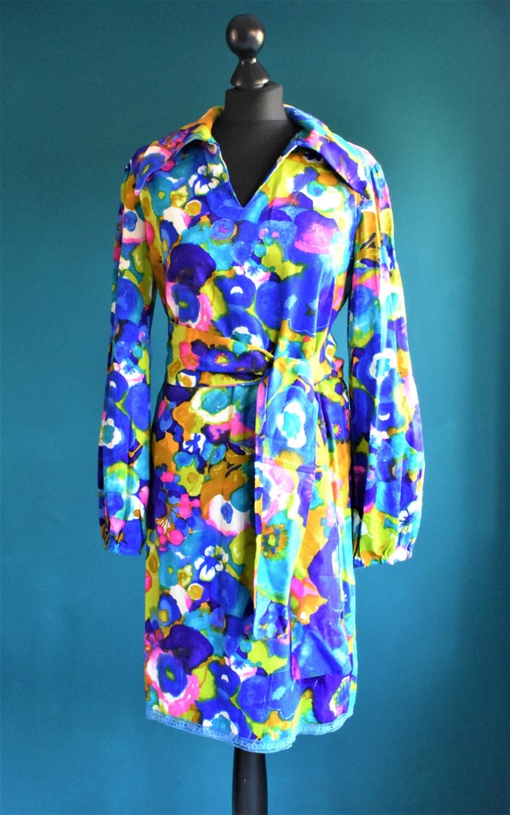 Handmade psychedelic 1960's v-neck, dagger collar,