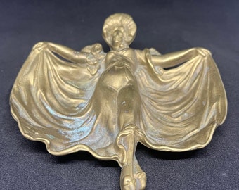 Antiguo plato / cenicero de latón victoriano Art Nouveau Lady Trinket