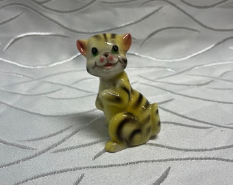 Vintage Yellow Tiger Cat Kitschy yellow cat