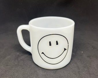 Taza de cristal de leche con cara sonriente de vidrio federal vintage